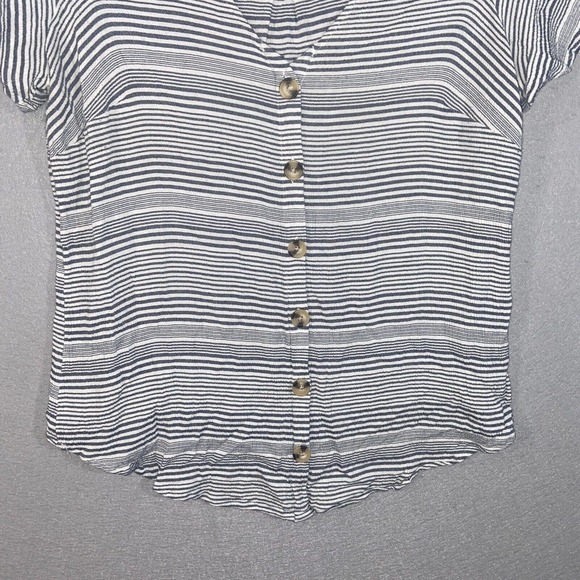 Torrid Top Womens 2 Gray White Striped Cap Sleeve V Neck Stretch Casual Buttons - Picture 2 of 14